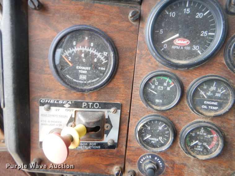 image for item GO9976 2000 Peterbilt 378 semi truck