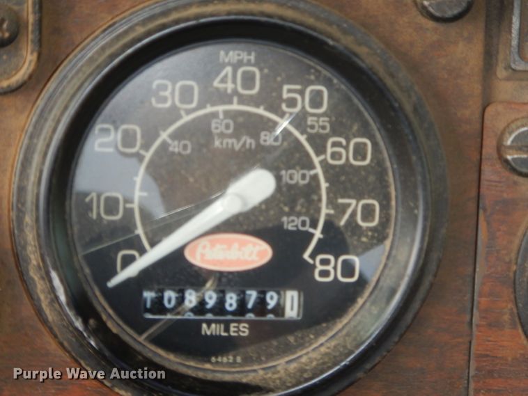 image for item GO9976 2000 Peterbilt 378 semi truck