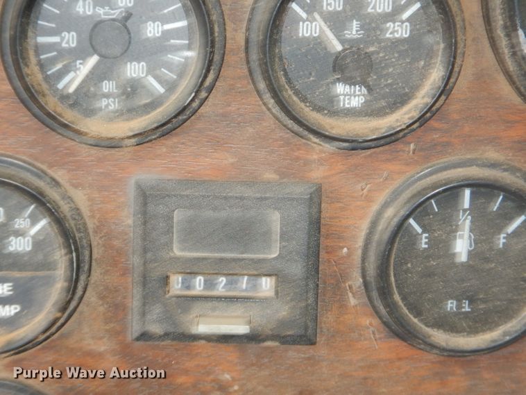 image for item GO9976 2000 Peterbilt 378 semi truck