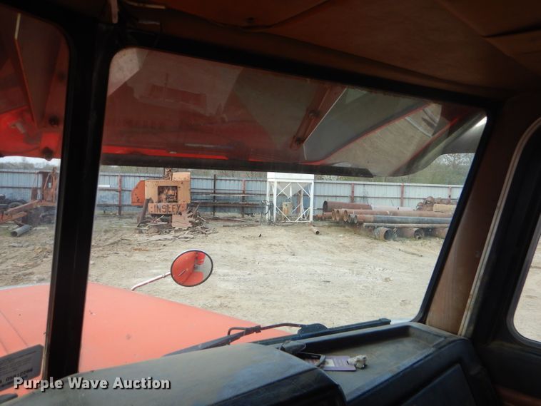 image for item GO9976 2000 Peterbilt 378 semi truck