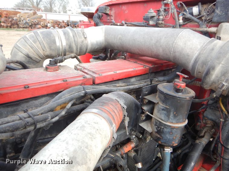 image for item GO9976 2000 Peterbilt 378 semi truck