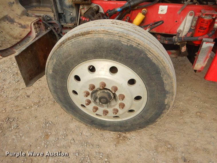 image for item GO9976 2000 Peterbilt 378 semi truck