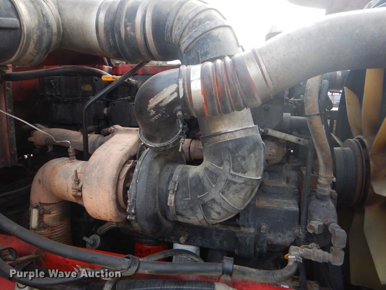 image for item GO9976 2000 Peterbilt 378 semi truck