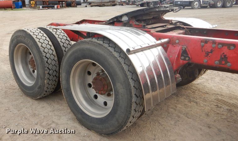 image for item GO9976 2000 Peterbilt 378 semi truck