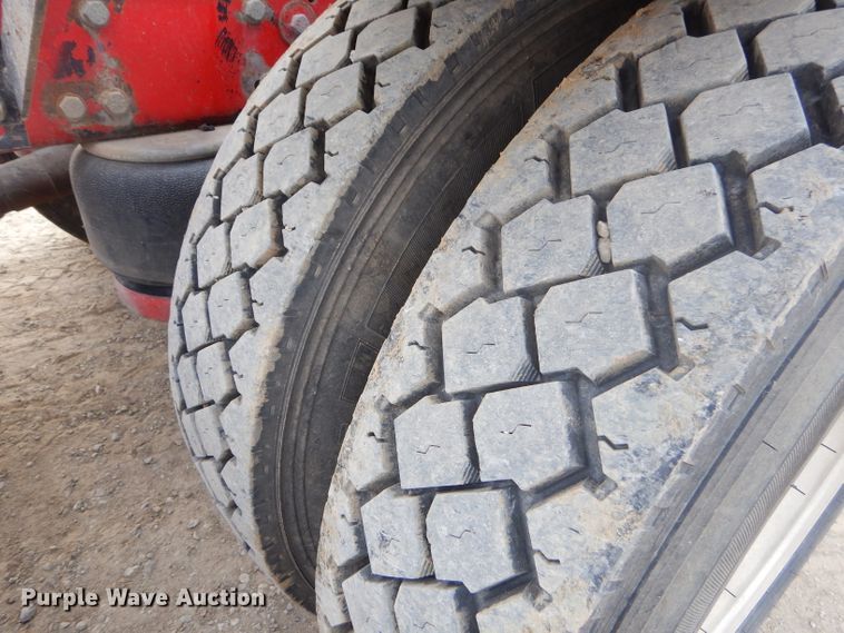 image for item GO9976 2000 Peterbilt 378 semi truck