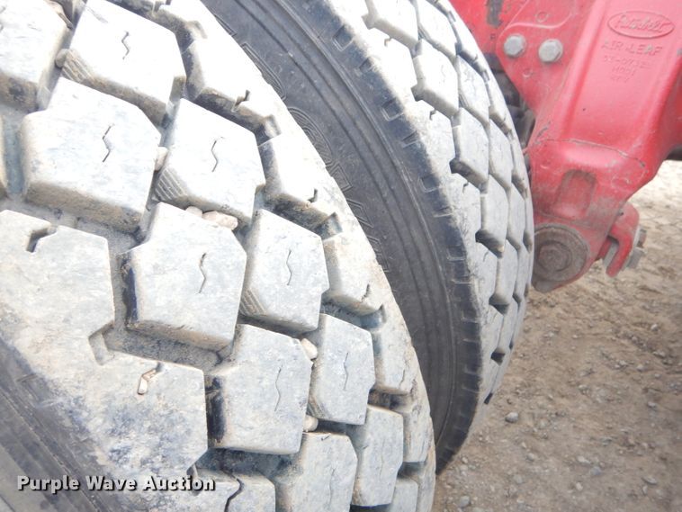 image for item GO9976 2000 Peterbilt 378 semi truck