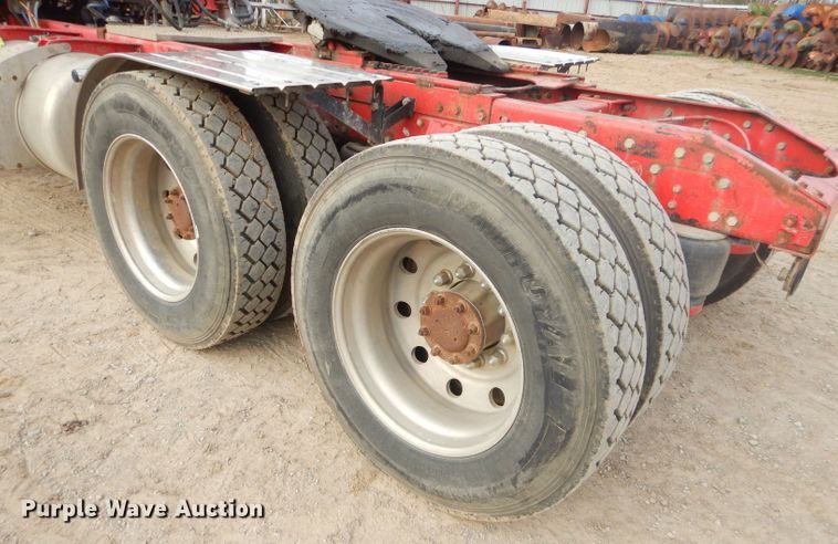 image for item GO9976 2000 Peterbilt 378 semi truck