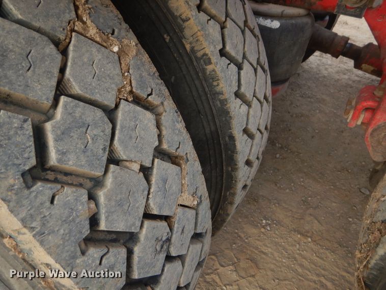 image for item GO9976 2000 Peterbilt 378 semi truck