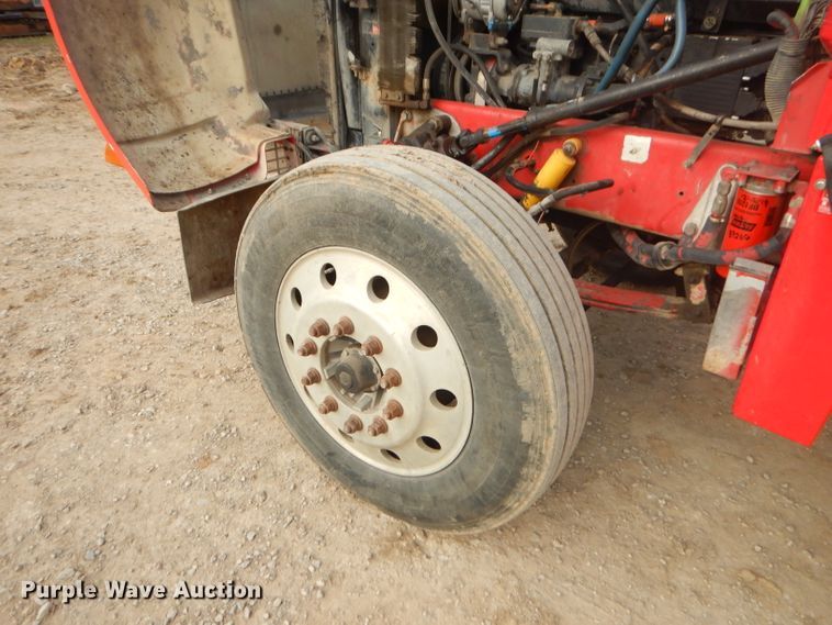 image for item GO9976 2000 Peterbilt 378 semi truck