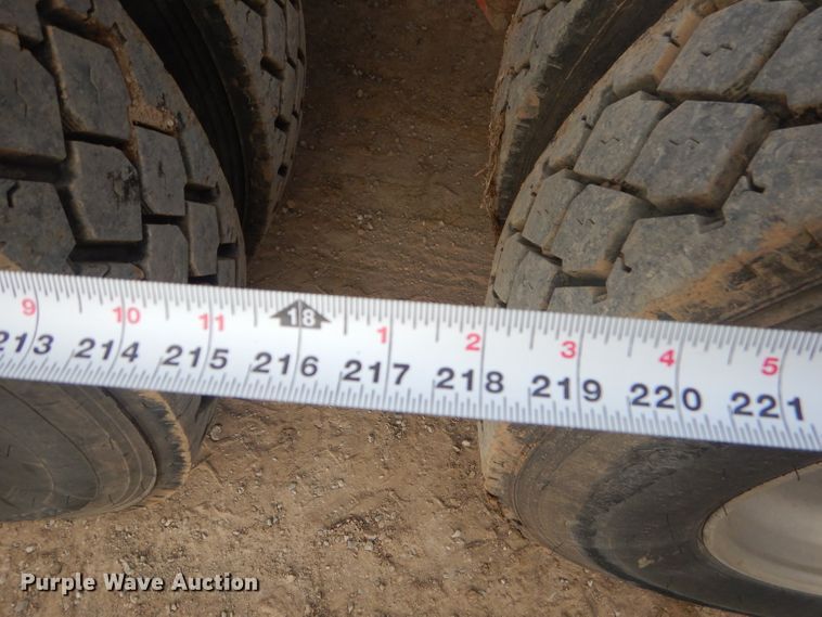 image for item GO9976 2000 Peterbilt 378 semi truck