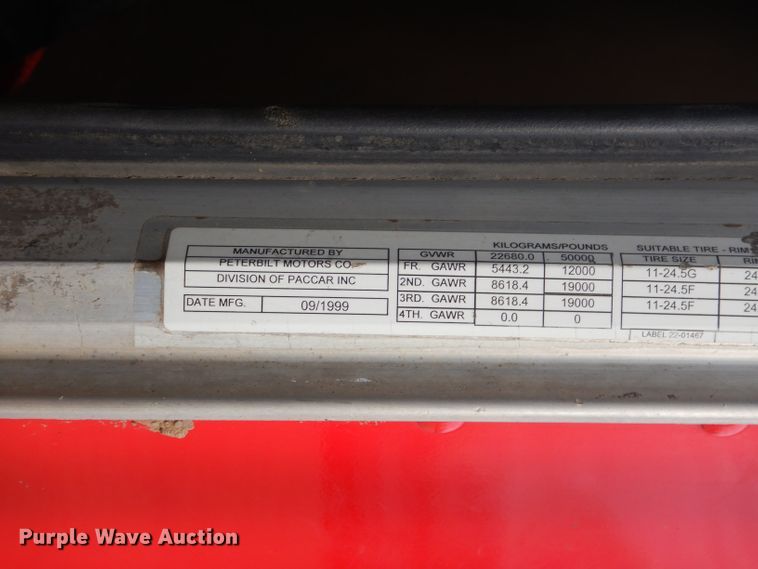 image for item GO9976 2000 Peterbilt 378 semi truck