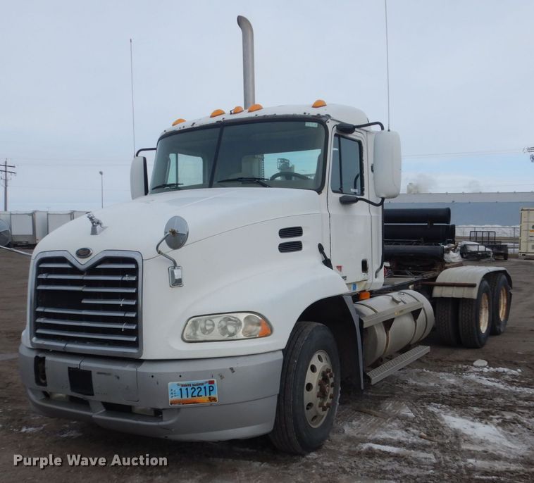 image for item GW9610 2002 Mack CX semi truck