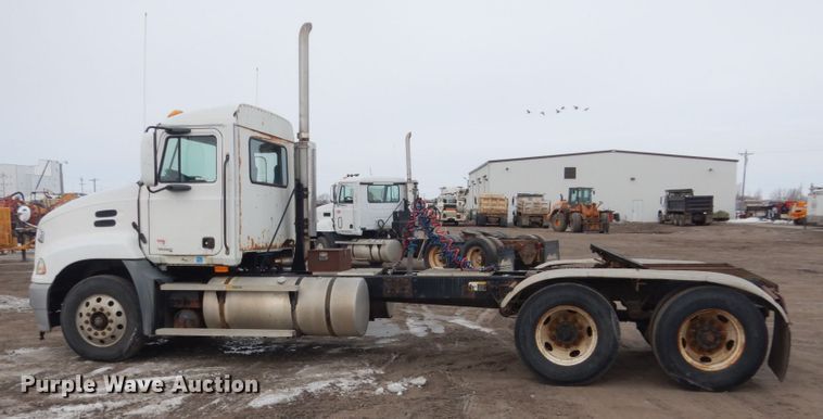 image for item GW9610 2002 Mack CX semi truck