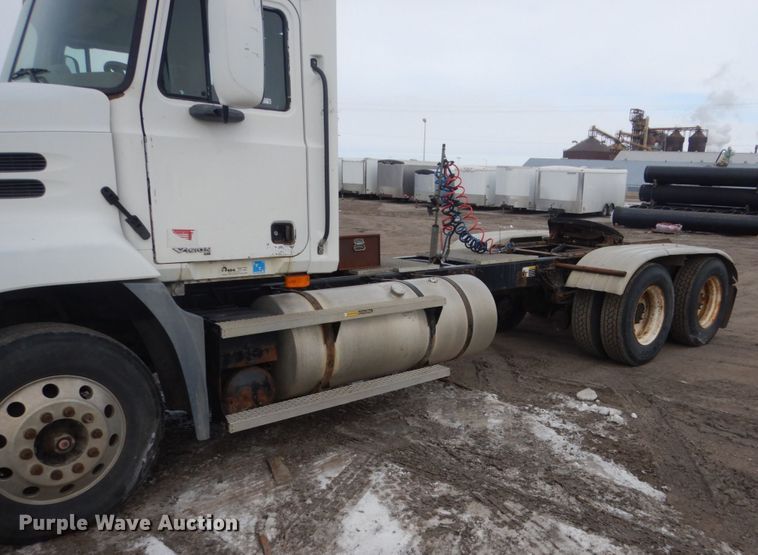 image for item GW9610 2002 Mack CX semi truck