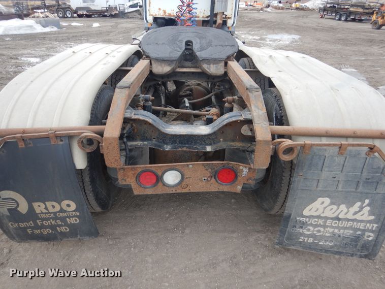 image for item GW9610 2002 Mack CX semi truck