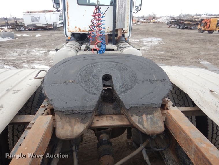 image for item GW9610 2002 Mack CX semi truck