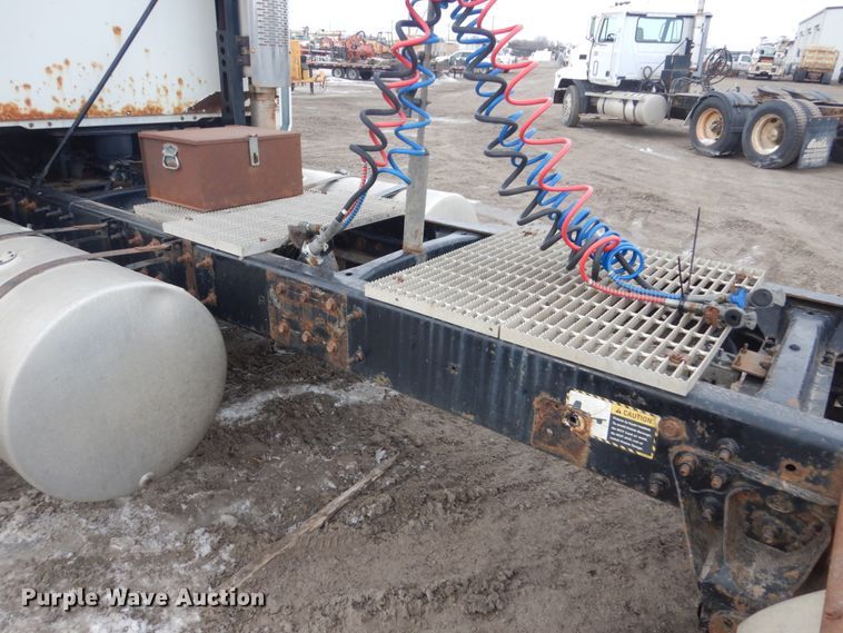 image for item GW9610 2002 Mack CX semi truck