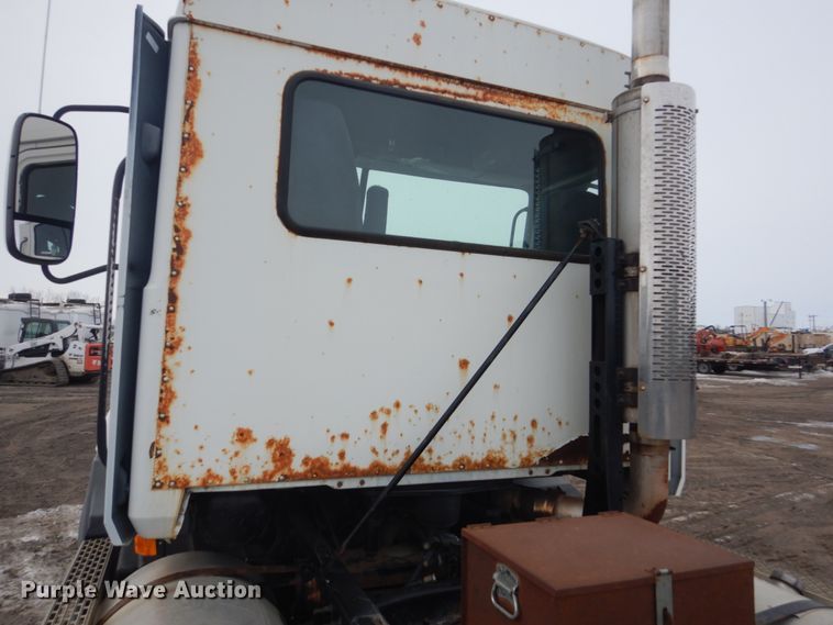 image for item GW9610 2002 Mack CX semi truck