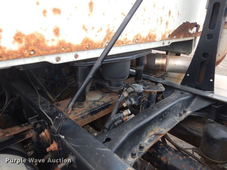 image for item GW9610 2002 Mack CX semi truck