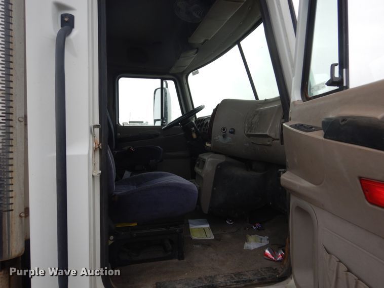 image for item GW9610 2002 Mack CX semi truck