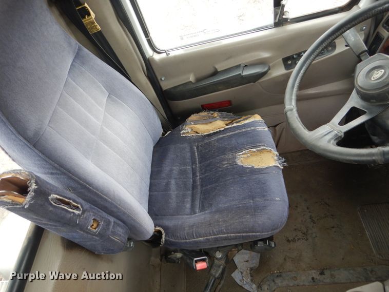 image for item GW9610 2002 Mack CX semi truck