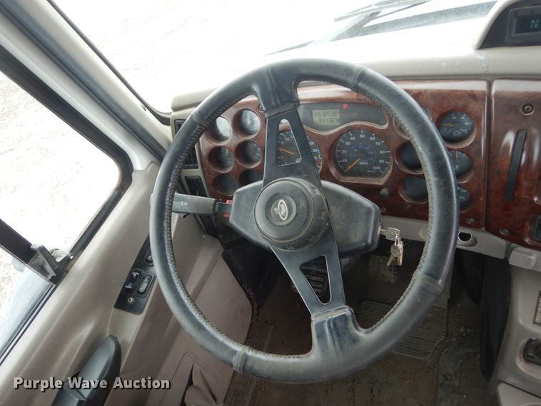 image for item GW9610 2002 Mack CX semi truck