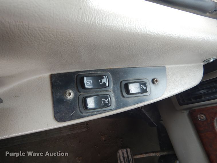 image for item GW9610 2002 Mack CX semi truck