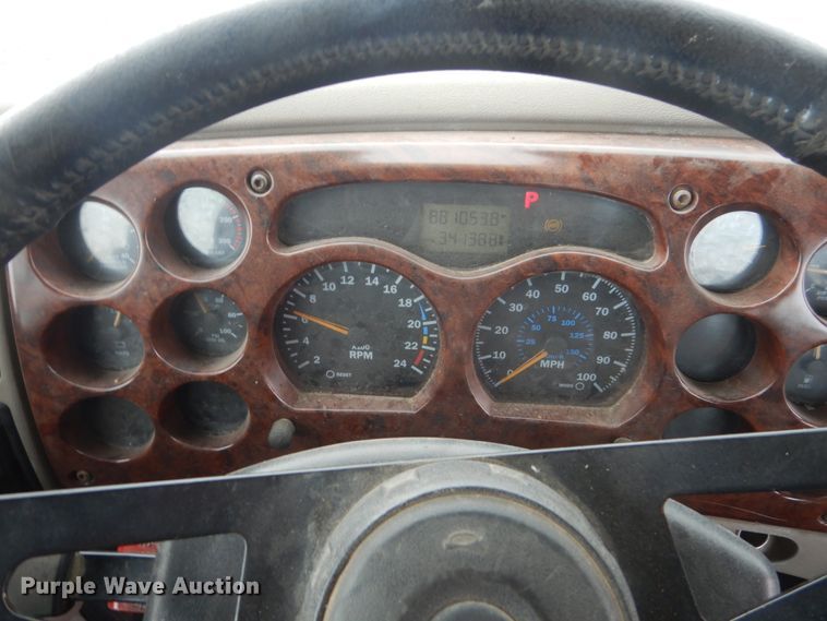 image for item GW9610 2002 Mack CX semi truck