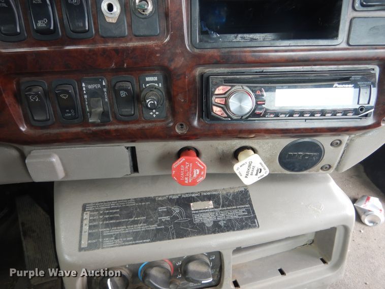 image for item GW9610 2002 Mack CX semi truck