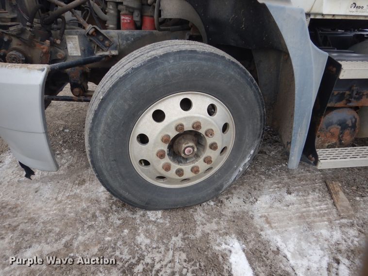 image for item GW9610 2002 Mack CX semi truck