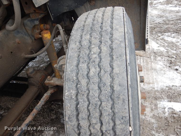 image for item GW9610 2002 Mack CX semi truck