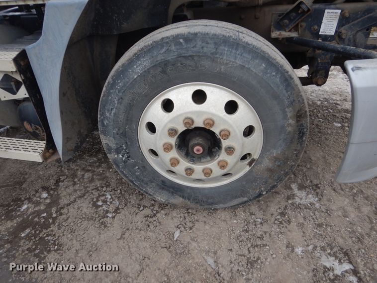 image for item GW9610 2002 Mack CX semi truck