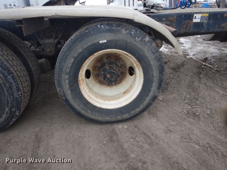 image for item GW9610 2002 Mack CX semi truck