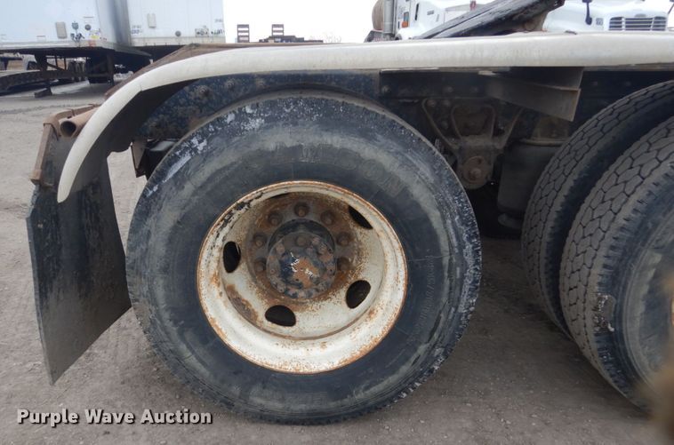 image for item GW9610 2002 Mack CX semi truck