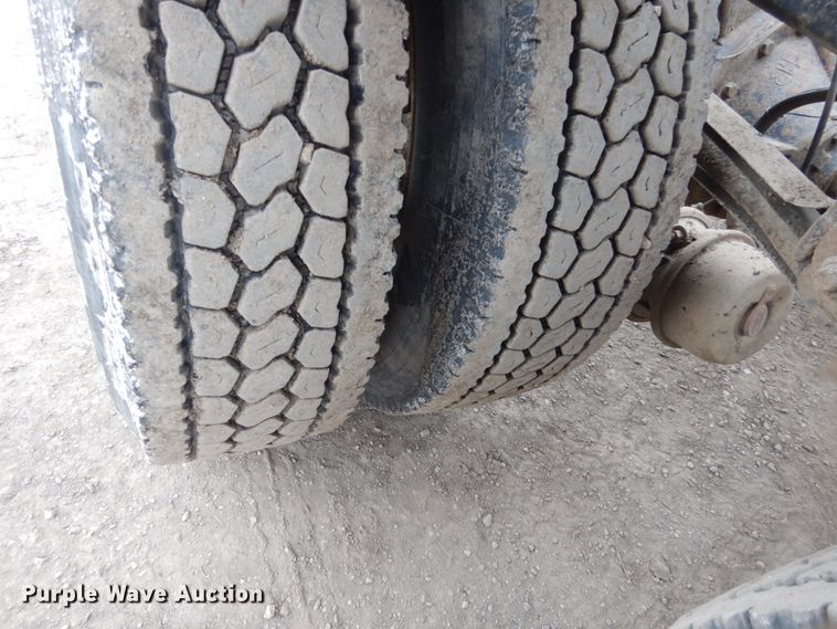 image for item GW9610 2002 Mack CX semi truck