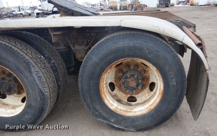 image for item GW9610 2002 Mack CX semi truck