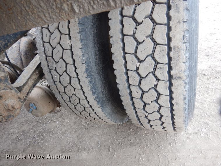 image for item GW9610 2002 Mack CX semi truck