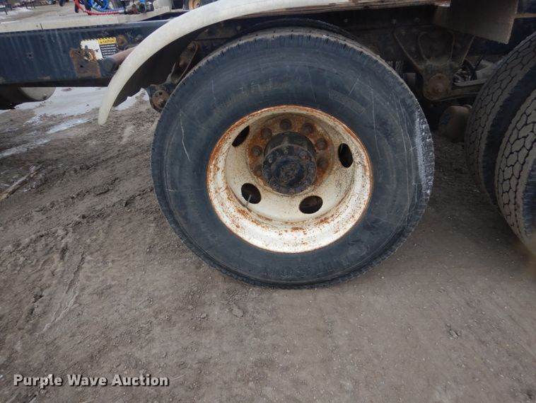 image for item GW9610 2002 Mack CX semi truck