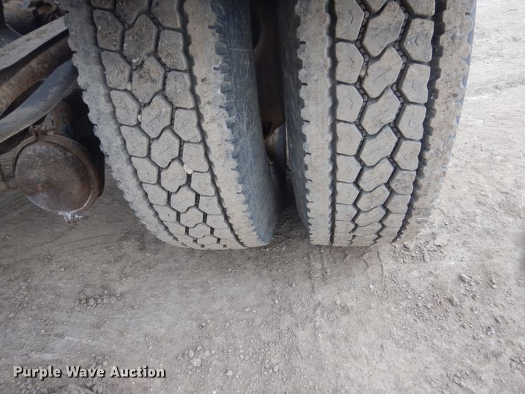 image for item GW9610 2002 Mack CX semi truck