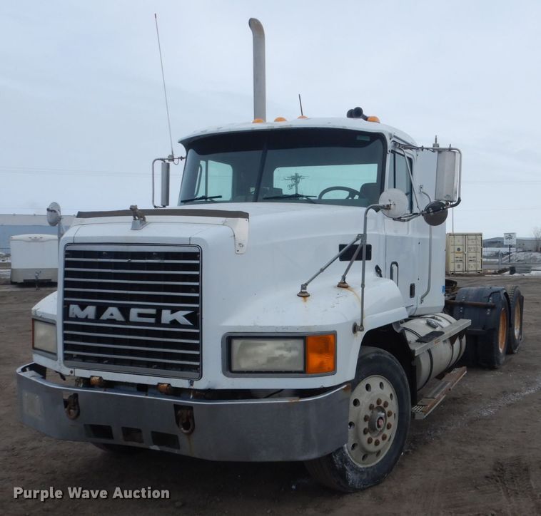 image for item GW9611 1995 Mack CH613 semi truck