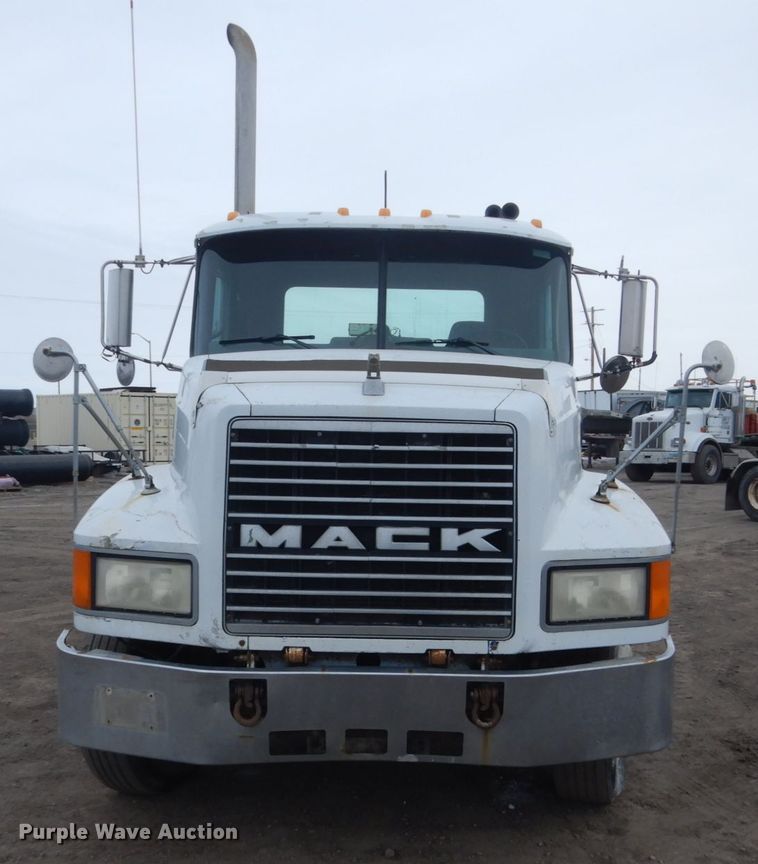 image for item GW9611 1995 Mack CH613 semi truck