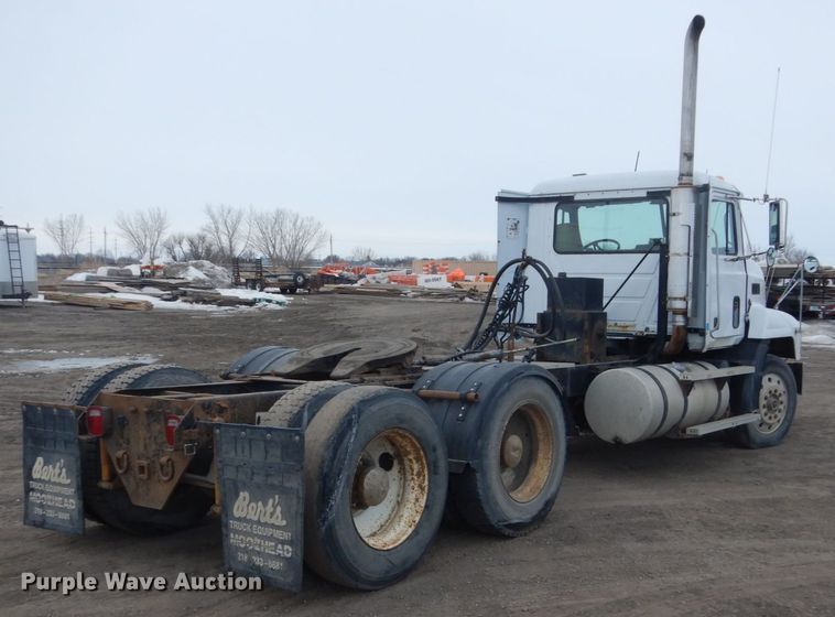 image for item GW9611 1995 Mack CH613 semi truck