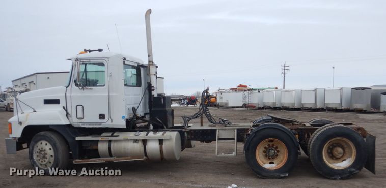 image for item GW9611 1995 Mack CH613 semi truck
