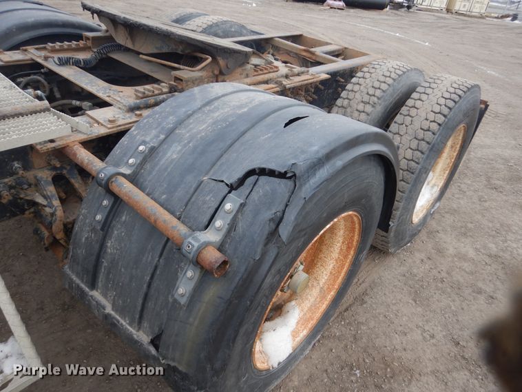 image for item GW9611 1995 Mack CH613 semi truck