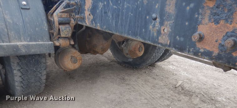 image for item GW9611 1995 Mack CH613 semi truck