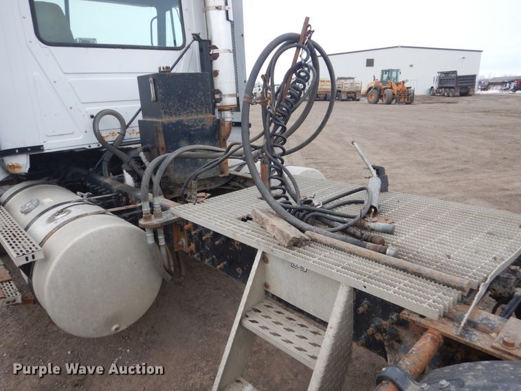 image for item GW9611 1995 Mack CH613 semi truck