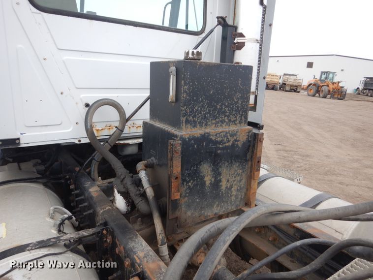 image for item GW9611 1995 Mack CH613 semi truck