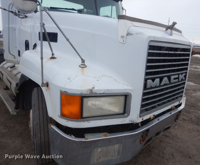 image for item GW9611 1995 Mack CH613 semi truck