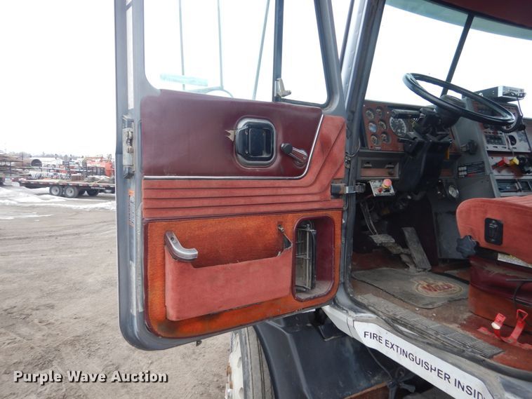 image for item GW9611 1995 Mack CH613 semi truck