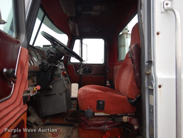 image for item GW9611 1995 Mack CH613 semi truck